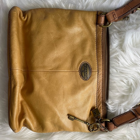 Fossil Tan Yellow Leather Crossbody Purse, Vintage with Adjustable Strap - Picture 5 of 12